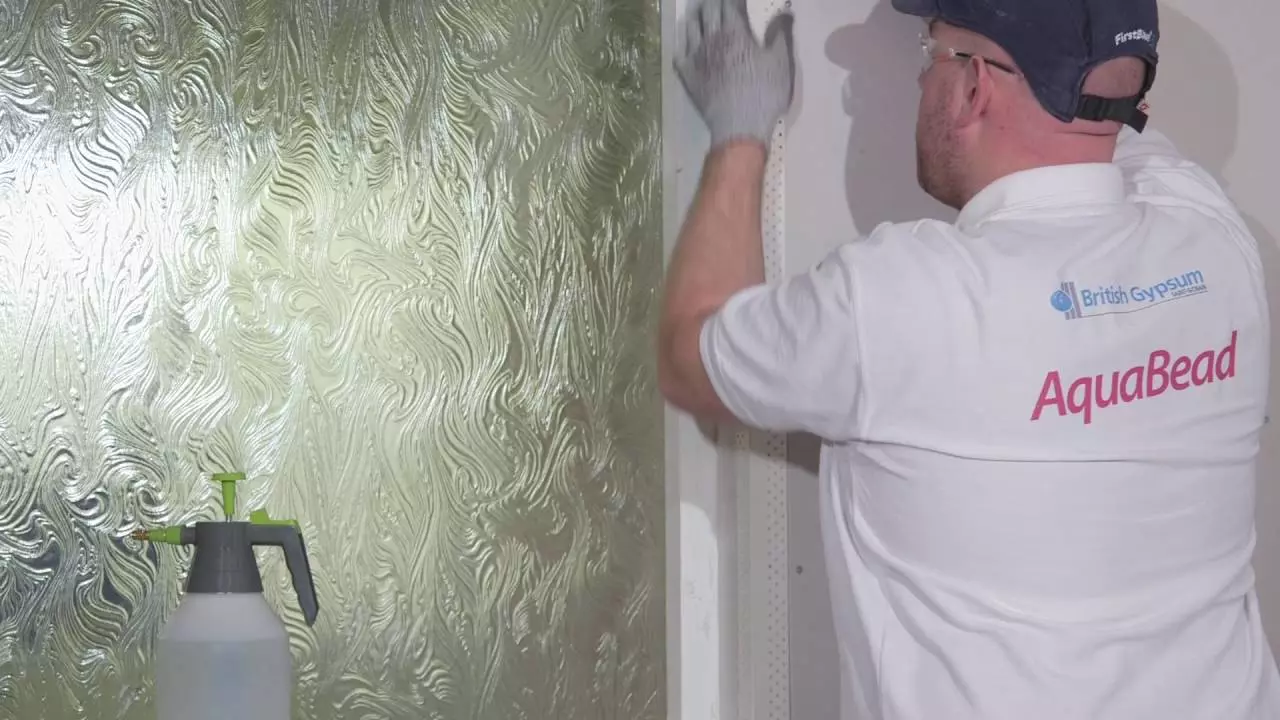 How to install Gyproc AquaBead corner bead | British Gypsum thumbnail